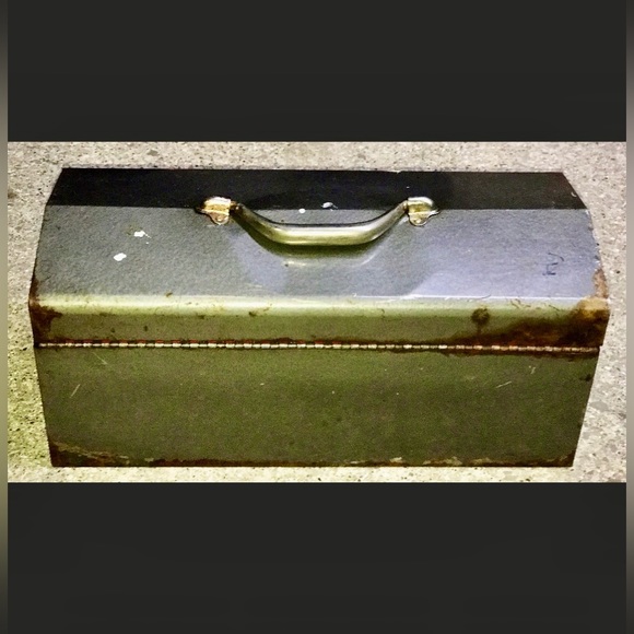 Mid Century Vintage Atkinson Metal Tool Box - Picture 3 of 10